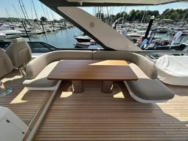 Azimut Flybridge 68