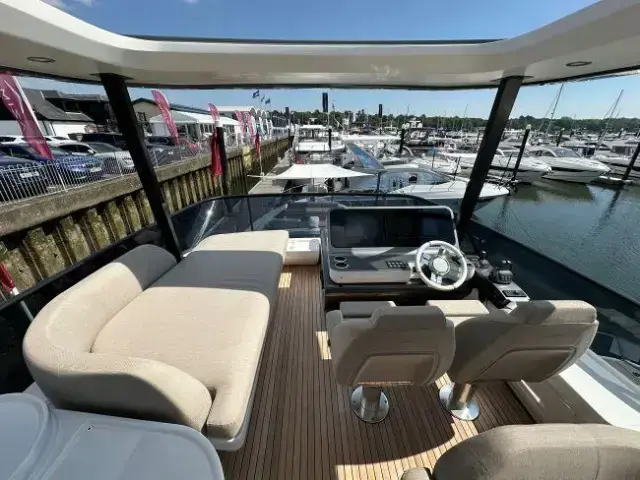 Azimut Flybridge 68