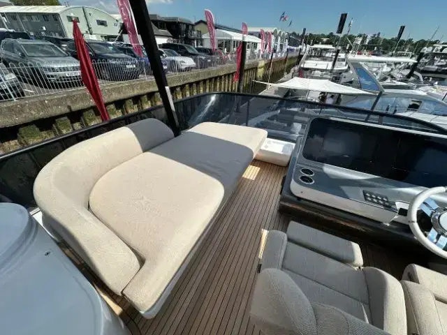 Azimut Flybridge 68