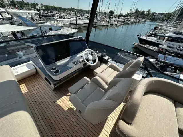 Azimut Flybridge 68