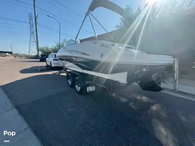 Sea Ray 220 Sundeck