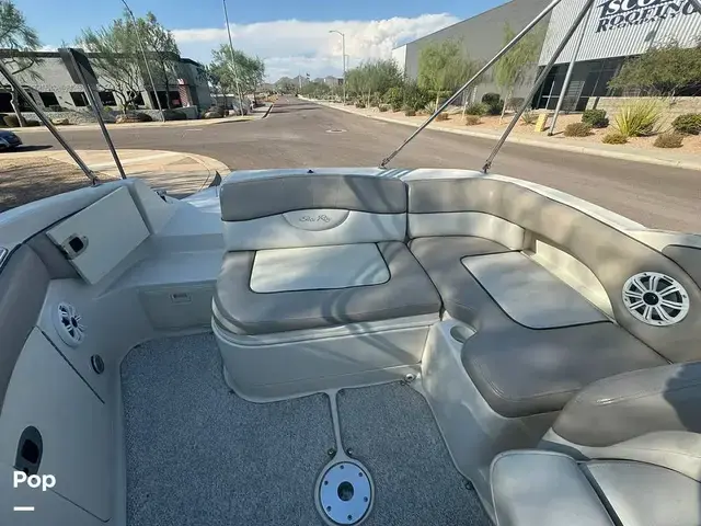 Sea Ray 220 Sundeck