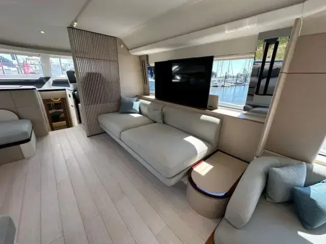 Azimut Flybridge 68