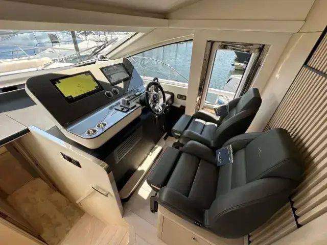 Azimut Flybridge 68