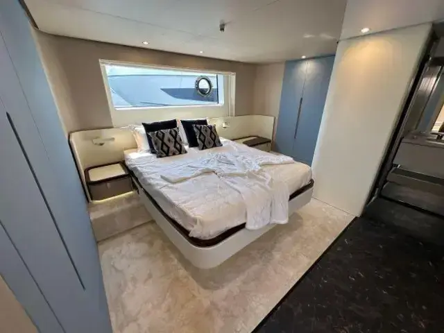 Azimut Flybridge 68