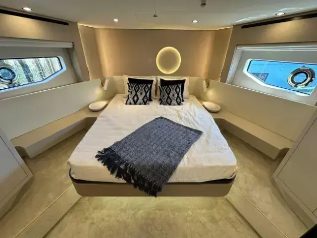 Azimut Flybridge 68