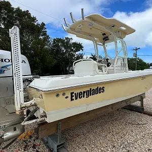 2006 Everglades Boats 223 CC