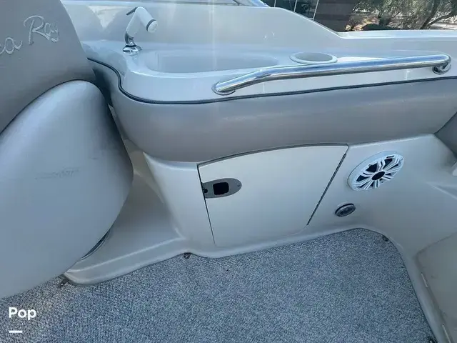 Sea Ray 220 Sundeck