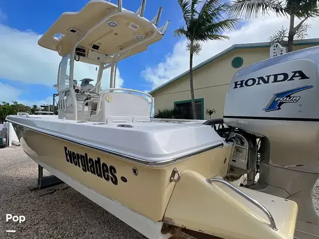 Everglades Boats 223 CC