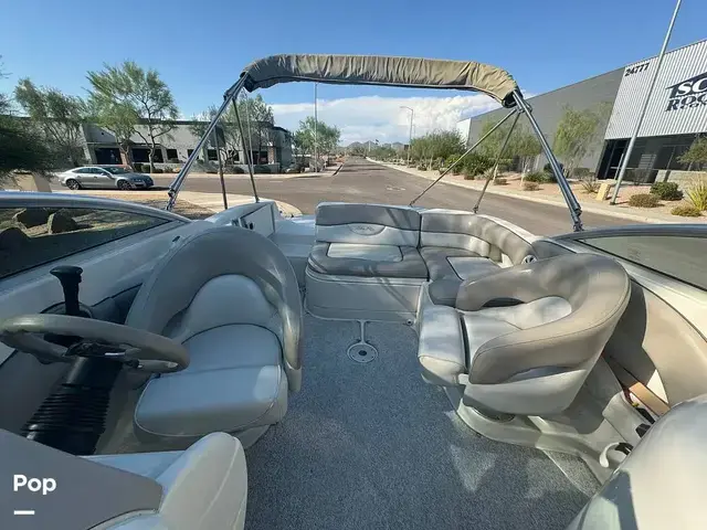 Sea Ray 220 Sundeck