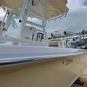 2006 Everglades Boats 223 CC