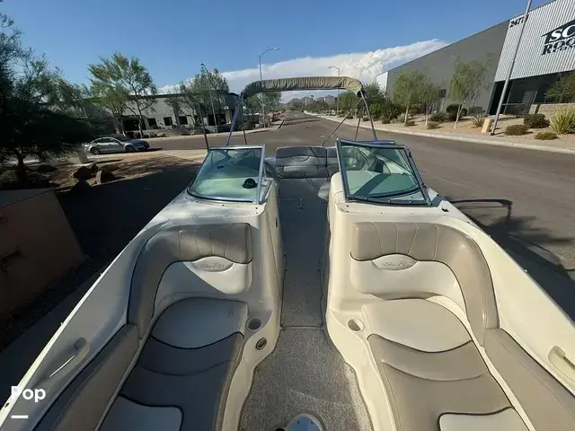 Sea Ray 220 Sundeck