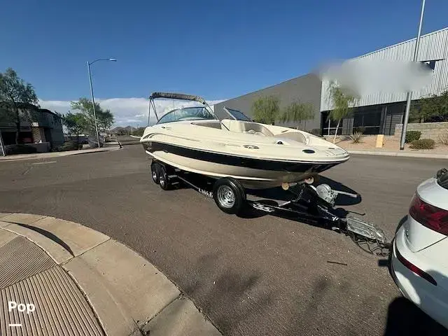 Sea Ray 220 Sundeck