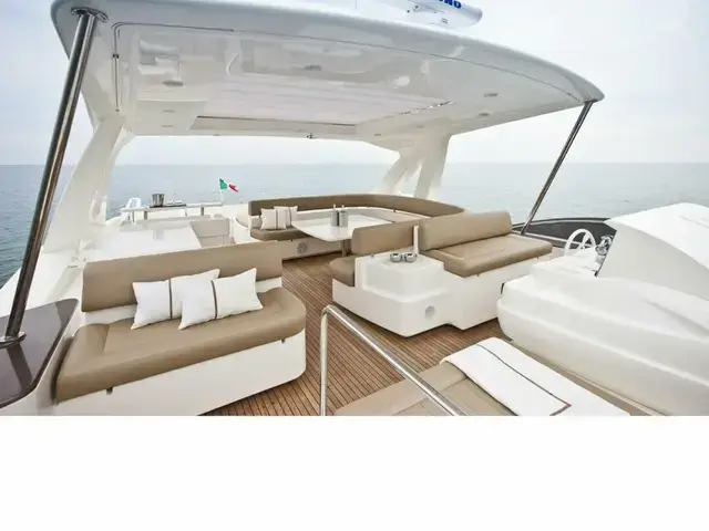 Ferretti Yachts 800