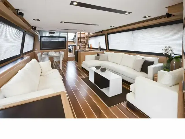 Ferretti Yachts 800