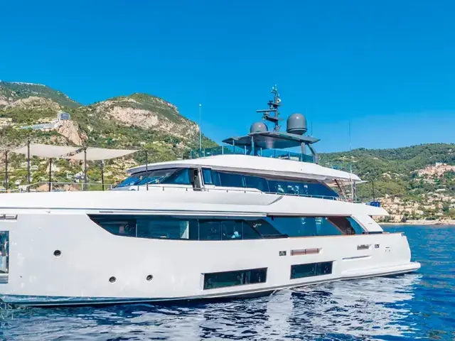 Custom Line Navetta 33