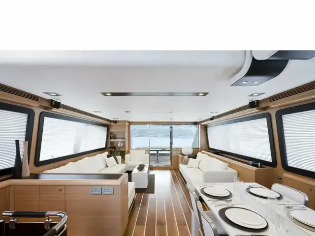 Ferretti Yachts 800