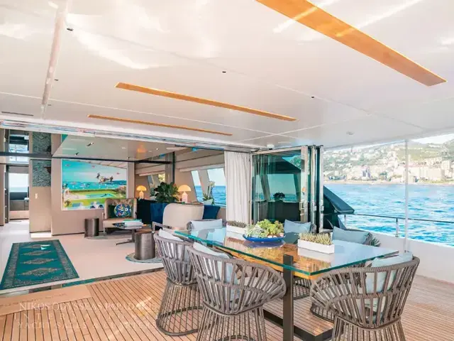 Custom Line Navetta 33