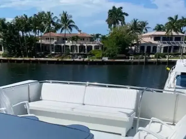 Hatteras 63 Cockpit Motoryacht