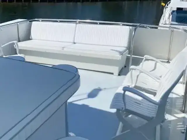 Hatteras 63 Cockpit Motoryacht