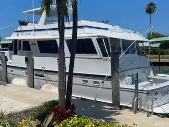 Hatteras 63 Cockpit Motoryacht