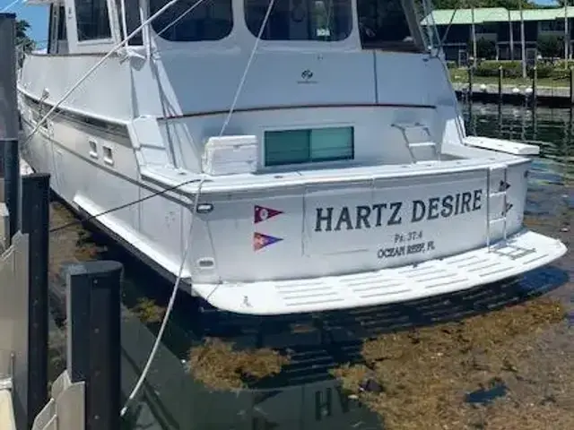 Hatteras 63 Cockpit Motoryacht