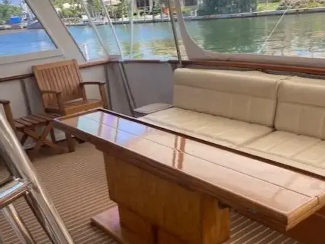 Hatteras 63 Cockpit Motoryacht