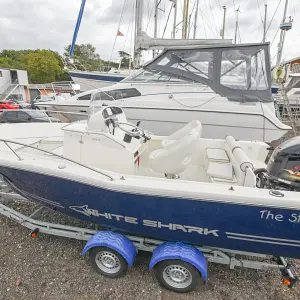 2007 White Shark Boats 205 WA