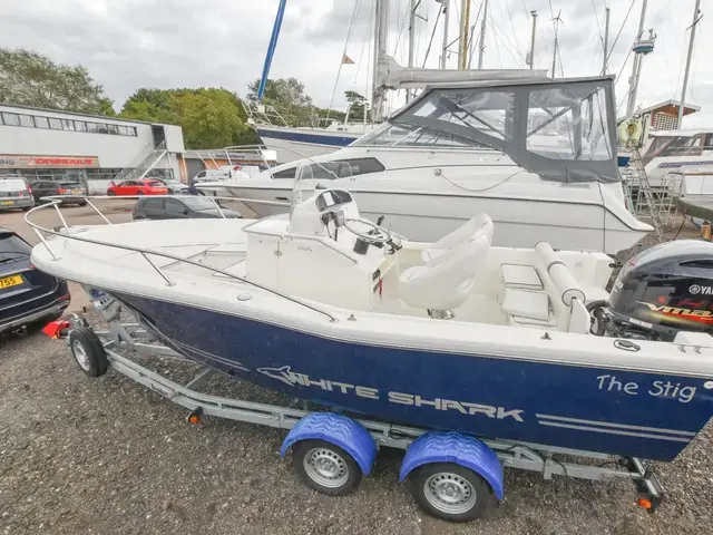 White Shark Boats 205 WA