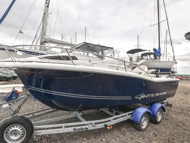 White Shark Boats 205 WA