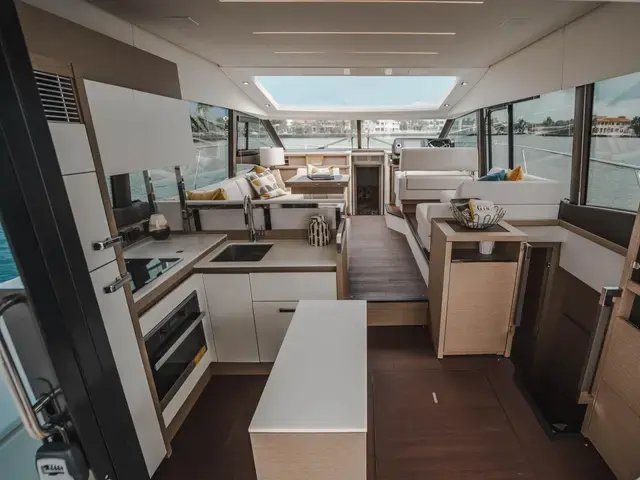 Prestige 52'