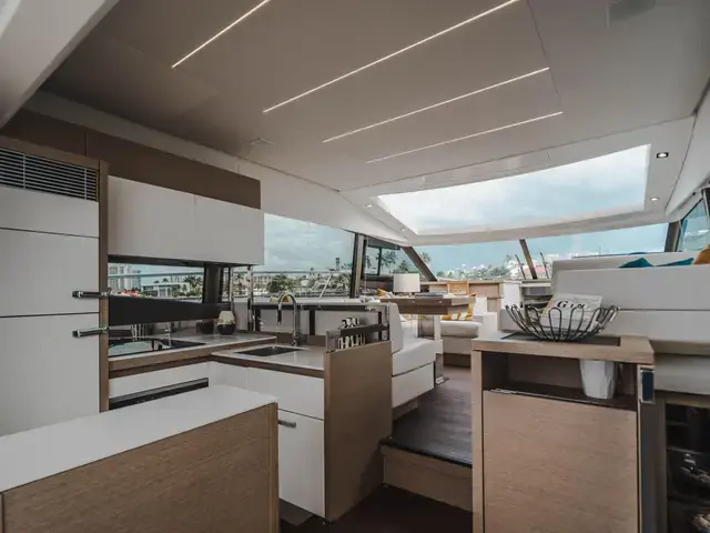 Prestige 52'