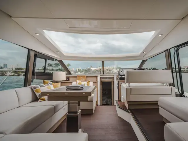 Prestige 52'