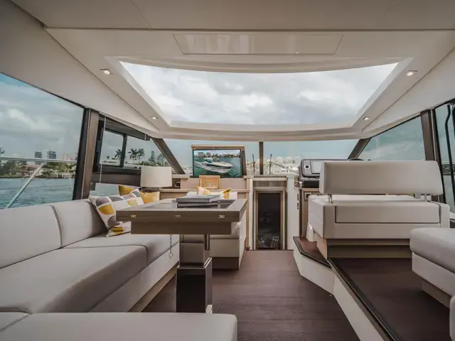 Prestige 52'