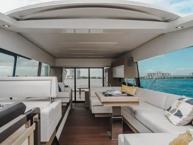 Prestige 52'