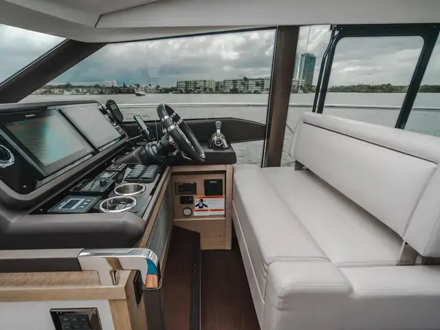 Prestige 52'