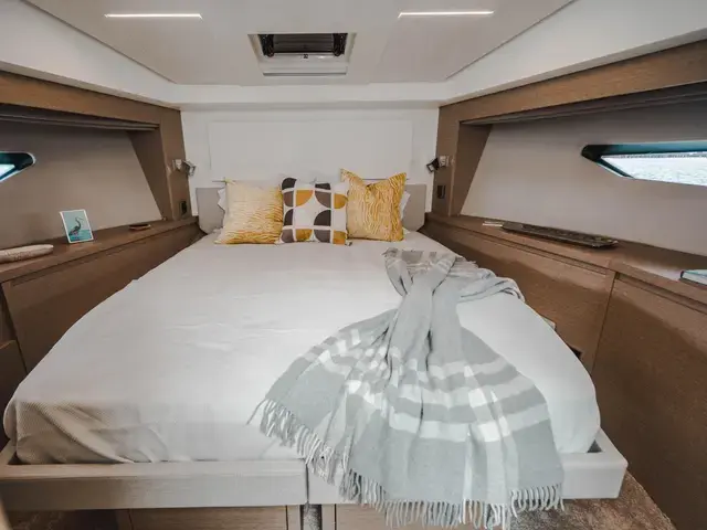 Prestige 52'