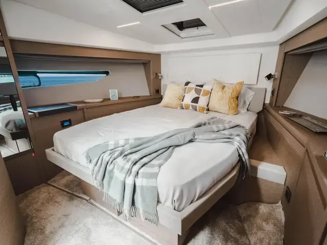 Prestige 52'