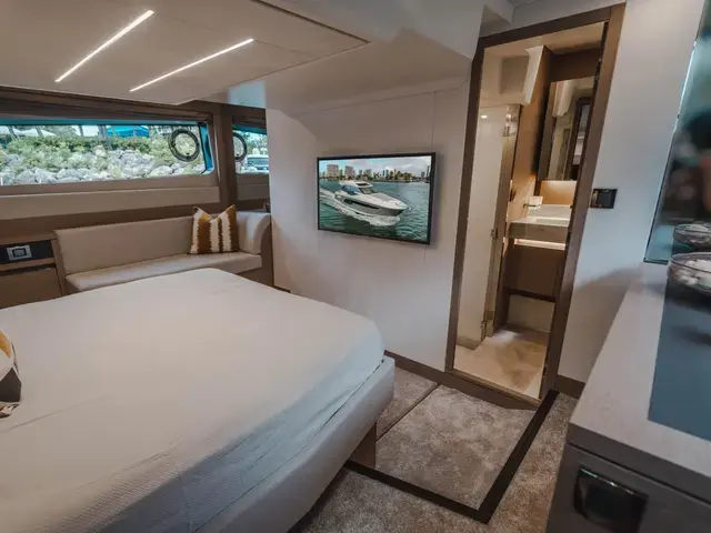 Prestige 52'