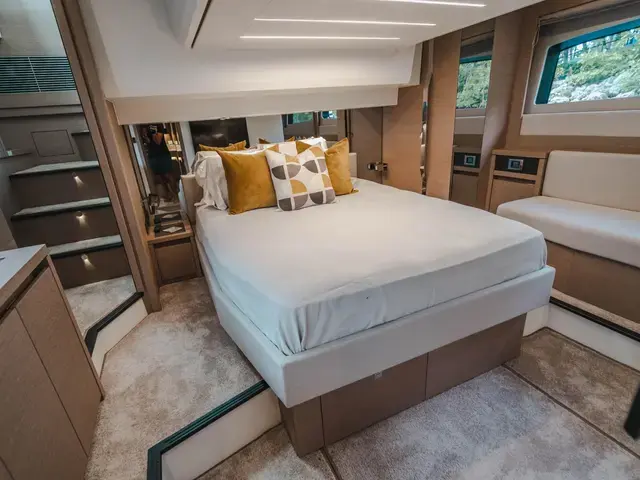 Prestige 52'