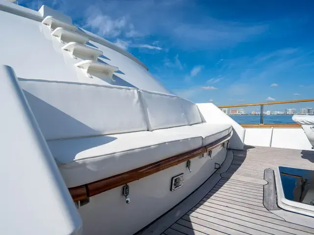 Feadship 85'