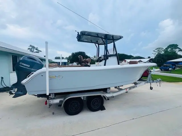 2022 Sea Hunt ultra 229