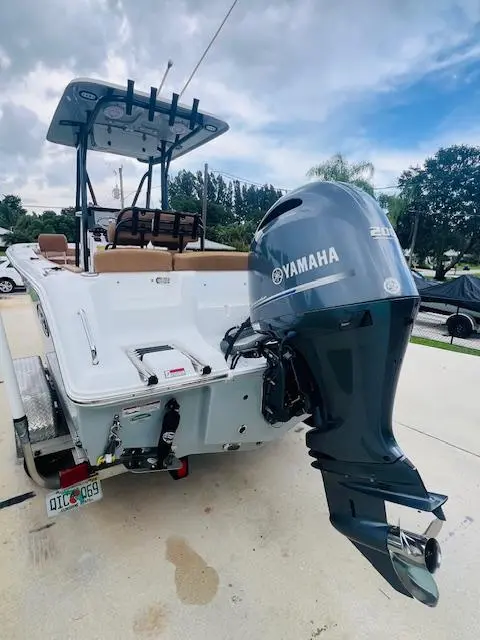 2022 Sea Hunt ultra 229