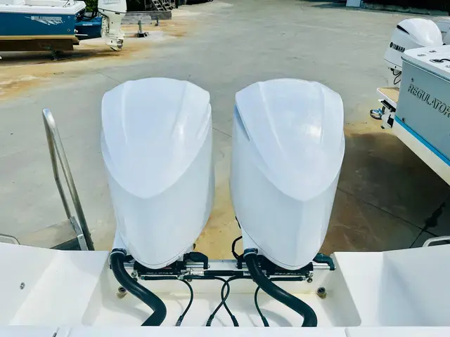 Regulator Boats 32 FS