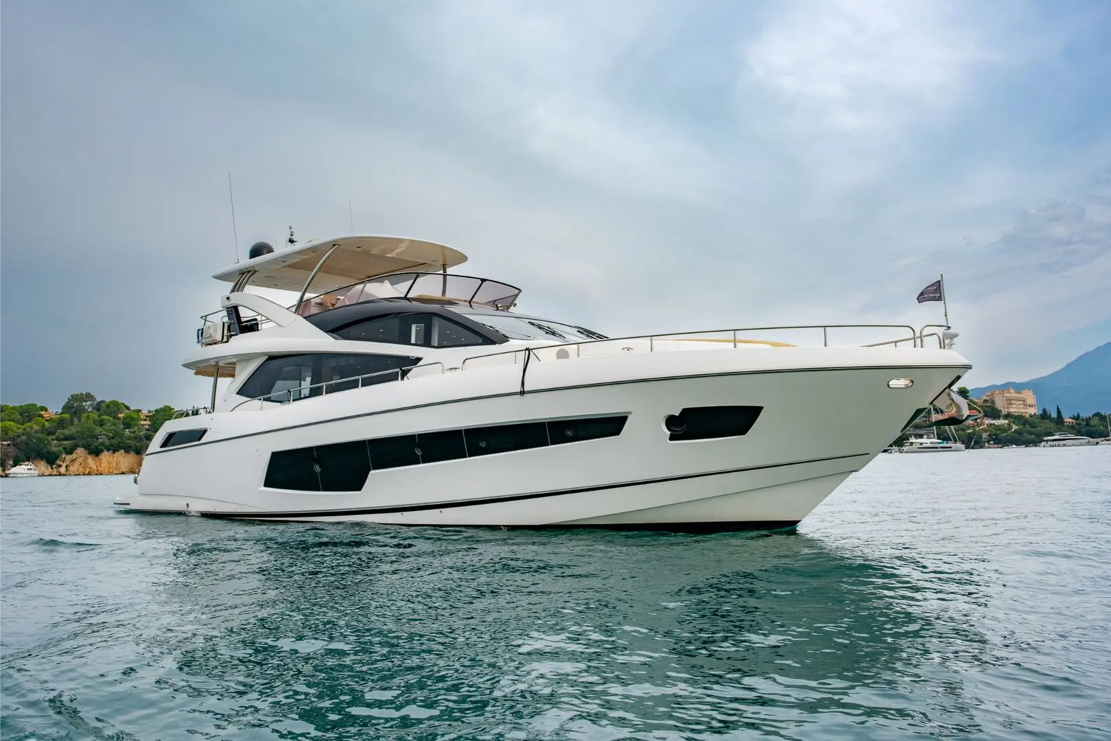 2014 Sunseeker 75 yacht