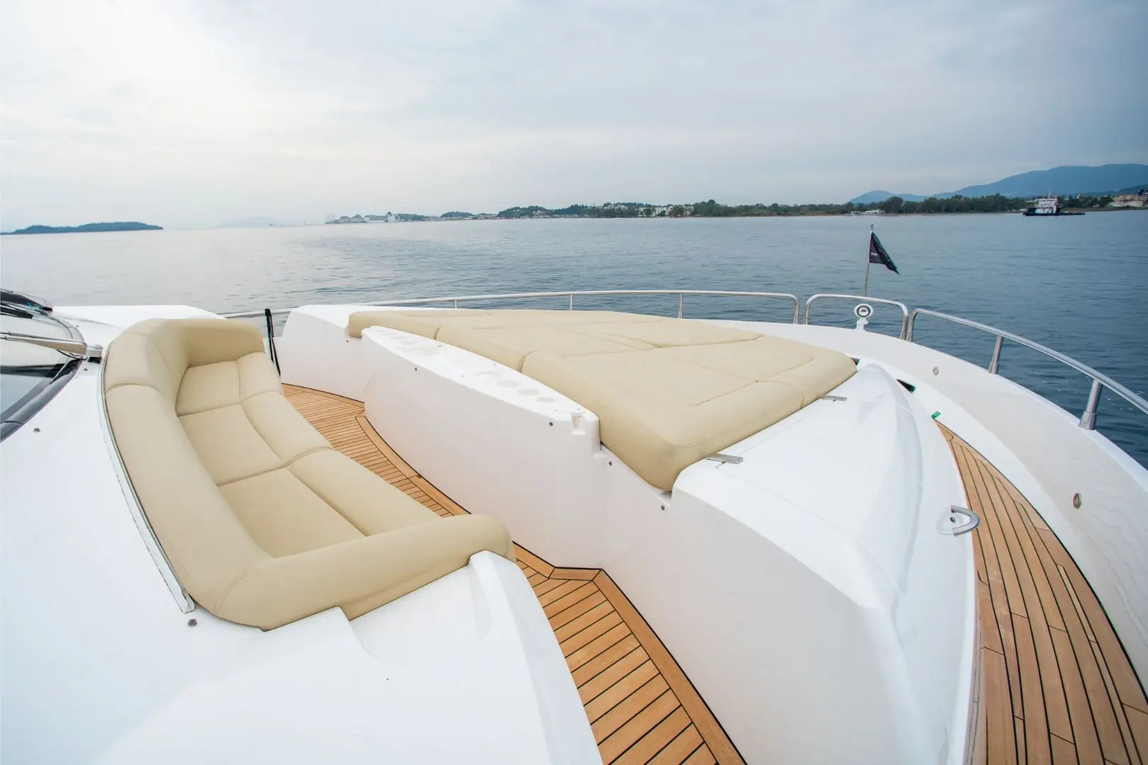 2014 Sunseeker 75 yacht