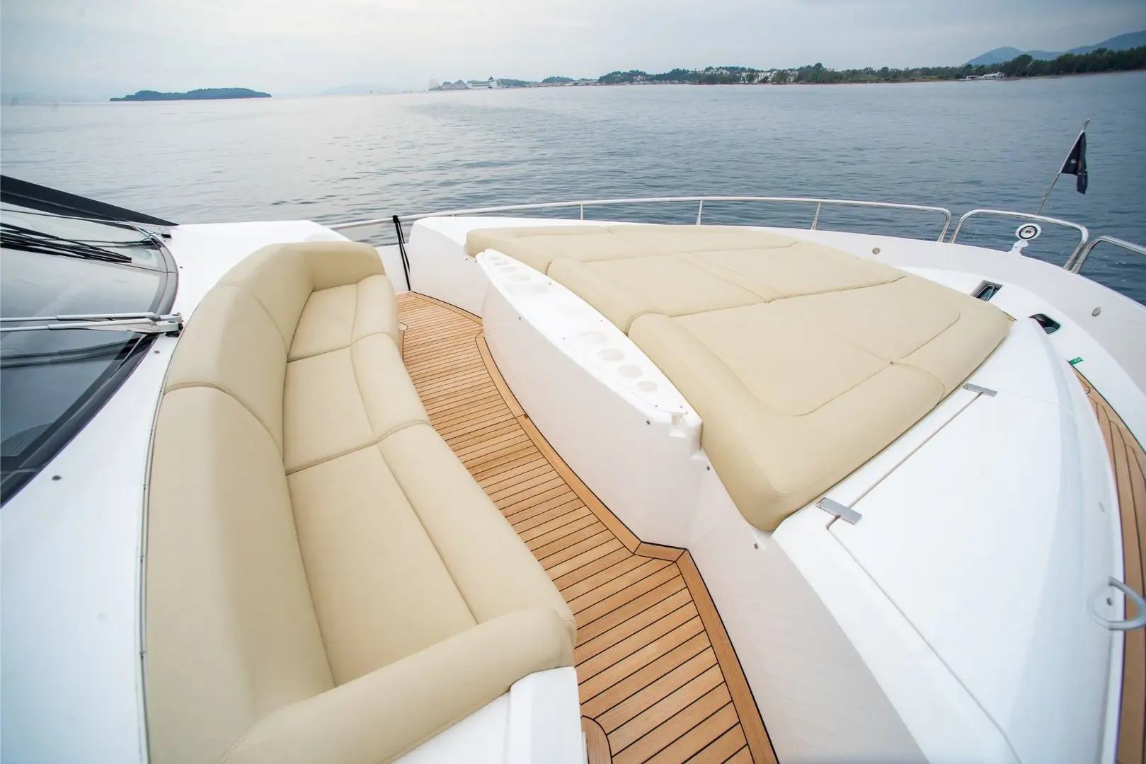 2014 Sunseeker 75 yacht