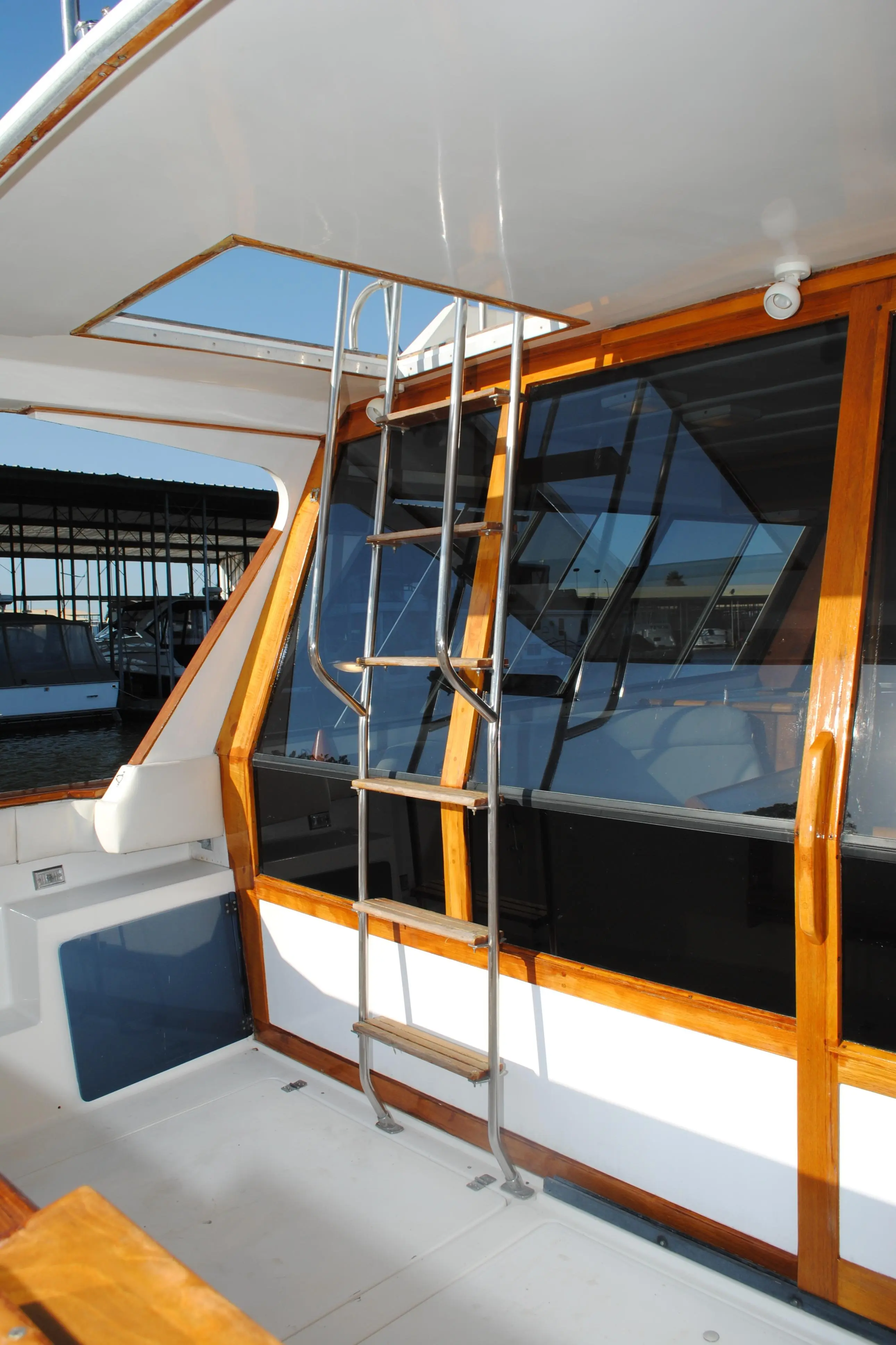 1988 Bayliner pilothouse