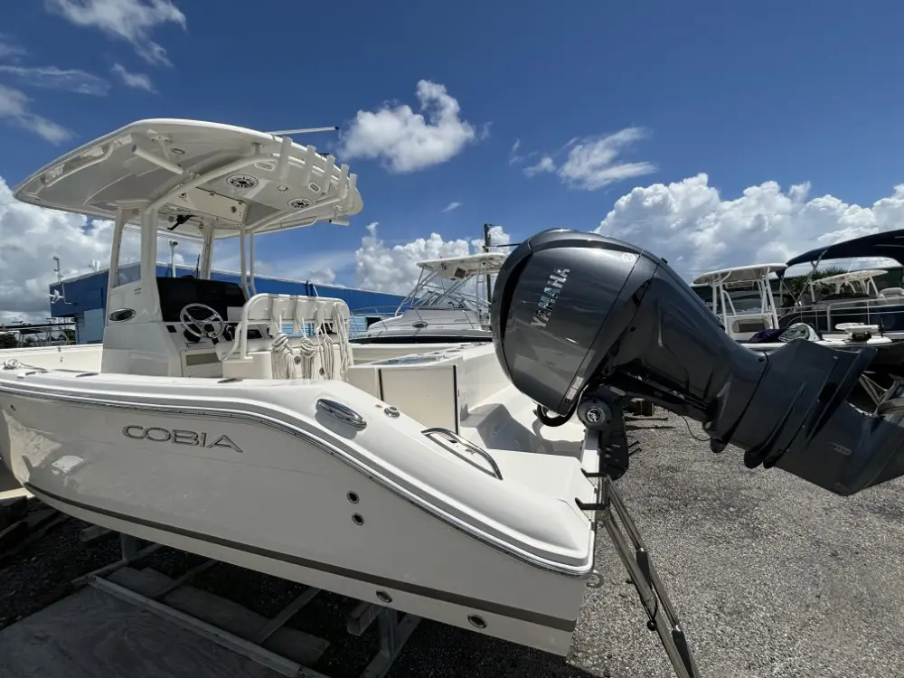 2023 Cobia Boats 240 cc