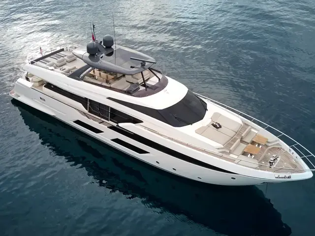 Ferretti Yachts 93'